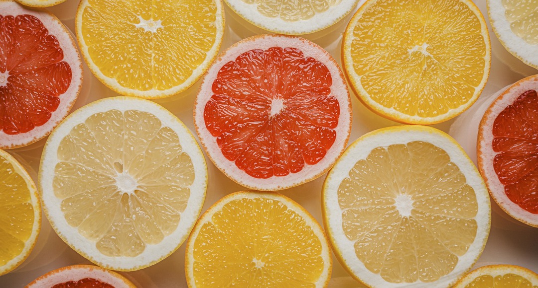 ТОП-10 цитрусових ароматів для жінок і чоловіків: найкращі свіжі парфуми